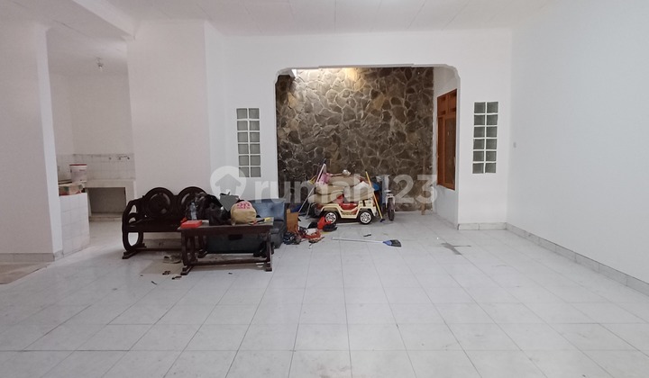 Disewa Rumah 1 1/4 Lt Luas 240 Mtr,di Daerah.cengkareng Indah,kt3+1,km 2+1,listrik.2.200watt,air Pam,hadap Timur Laut,surat Shm 1