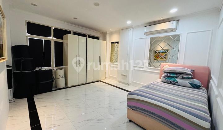 For sale, a 4-story shophouse in Mutiara Taman Palem, east-facing, ready to use, includes 4 free AC units. 2