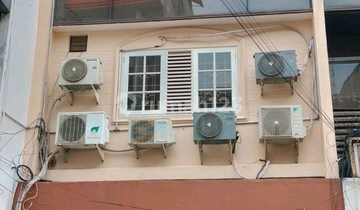 Ruko 3 Lantai Pusat Perkantoran