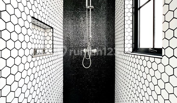 For Sale 3-Story Lavon 2 House, Sindang Jaya, Tangerang 2