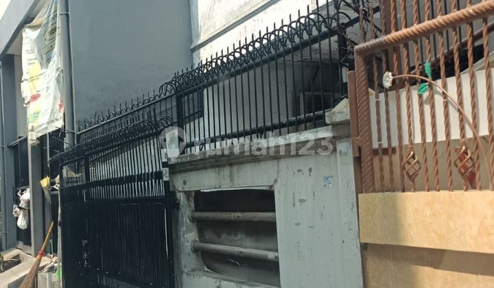 Rumah di Menceng 2 Lantai