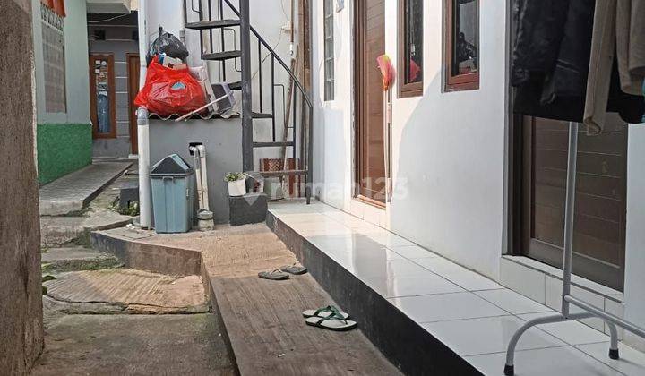 Rumah kontrakan dan kost an, 2 Lantai di Radio dalam 
 2