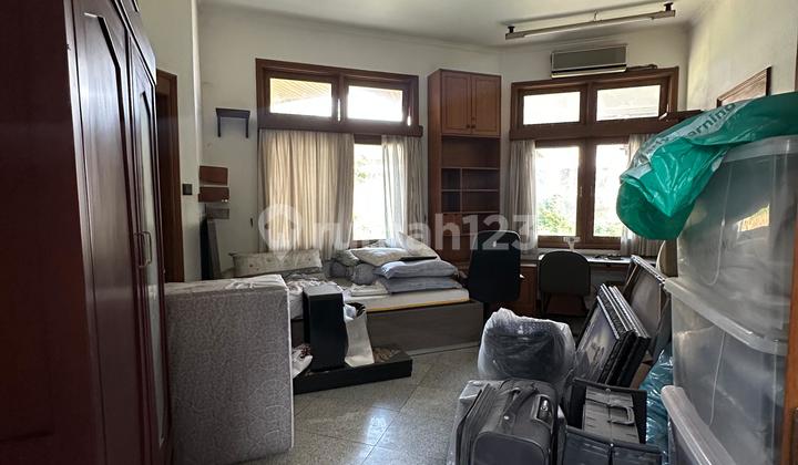 Spacious Yard House in Strategic Kebon Jeruk, West Jakarta 2