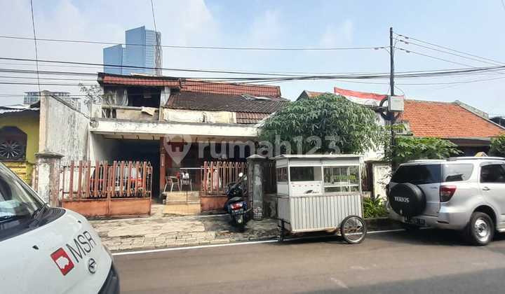 Rumah Tua Stategis Di Tengah Kota Kebon Melati Jakpus