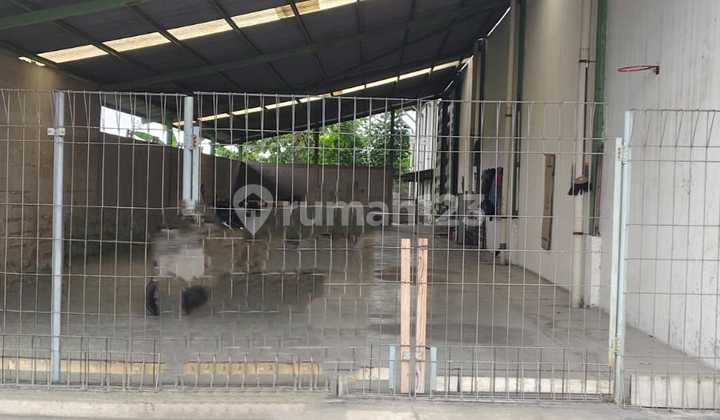 Warehouse / Factory Ready for Use Located in Industrial Area Warehouse / Factory Ready for Use Located in Industrial Area