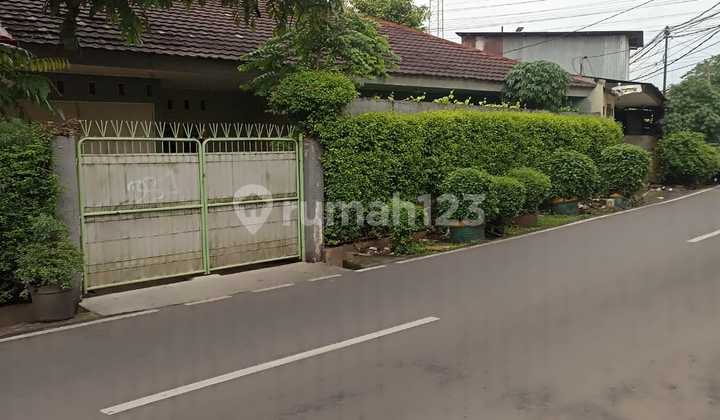 Rumah di Area Komersil Tengah Kota Pejompongan Jakarta Pusat