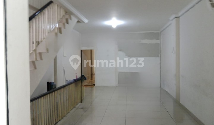 Shop House Fronting the Road Ready to Use Greenlake Tangerang Shop House Fronting the Road Ready to Use Greenlake Tangerang