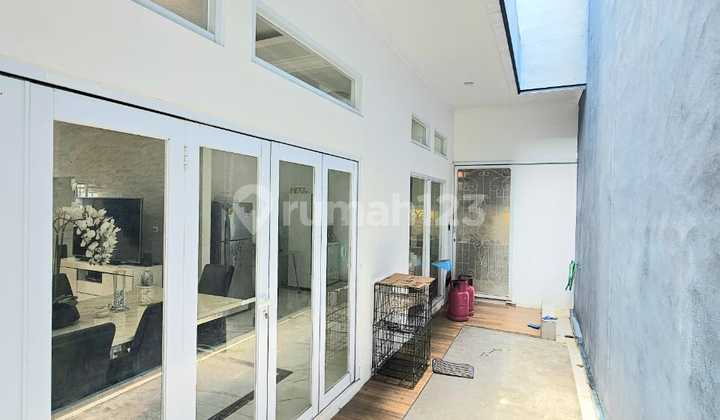 Rumah Hot Sale 3 Lantai Interior Modern di Kebayoran Bintaro Lr-16086 2