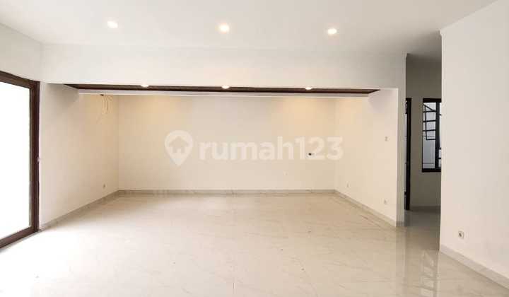 FOR IMMEDIATE SALE Ready-to-Occupy Hook House in Discovery Bintaro Jaya SC-16225 2