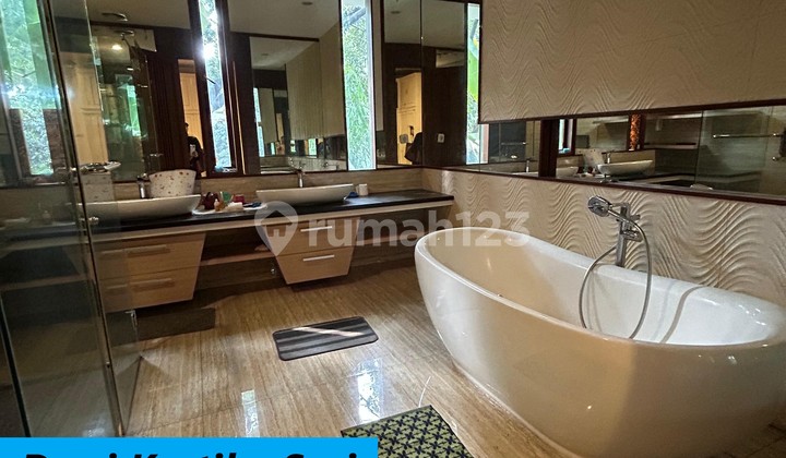 Jual Rumah Mewah Kondisi Bagus Siap Visit di Senayan Bintaro Sektor 9 UT-16714