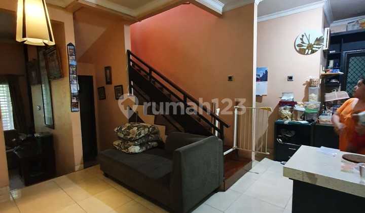 Rumah Desain Bagus Siap Huni Carport 2 Mobil di Sektor 3A Bintaro Om-17266 2