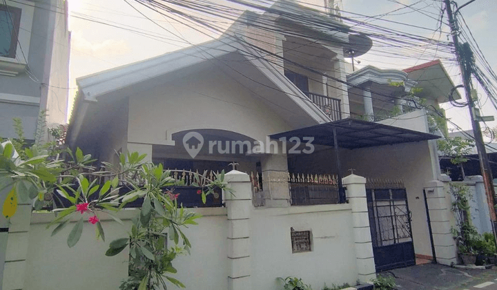 Rumah 2 Lt Dalam Komplek Strategis Tengah Kota di Bendungan Hilir 2