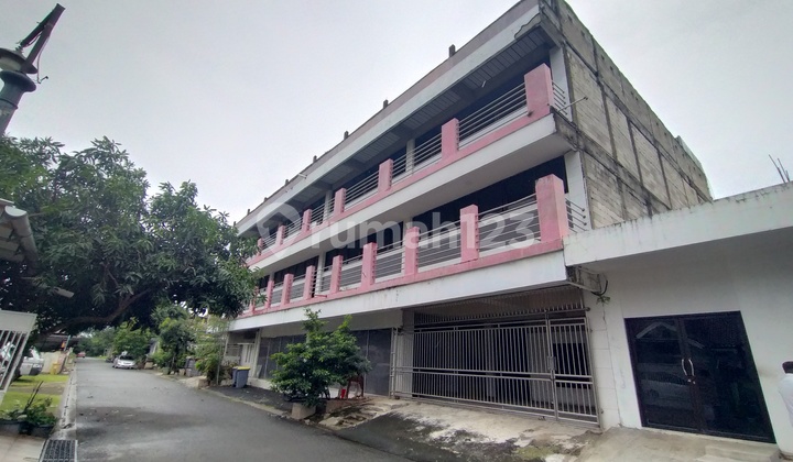 3-Story Building Ready for Occupancy, Formerly for Indonesian Migrant Workers, Near Legend City Toll, Bekasi 2