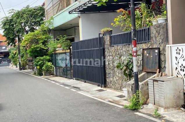 Dijual Rumah 2 Lantai di Cempaka Putih Lokasi Strategis Dekat Kampus