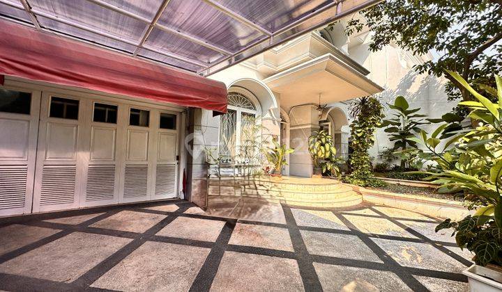 Rumah Hunian Mewah Ada Kolam Renang Dekat Dengan Pim 1