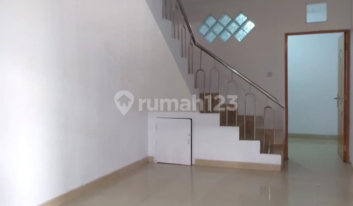 FOR SALE NEWLY RENOVATED 2-STORY HOUSE IN JELAMBAR BARU, WEST JAKARTA FOR SALE NEWLY RENOVATED 2-STORY HOUSE IN JELAMBAR BARU, WEST JAKARTA