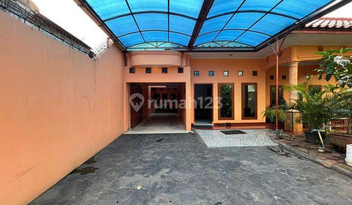 Rumah Besar Asri Kawasan Kramat Jati 1