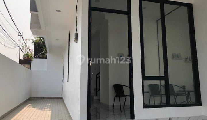 Rumah Baru Minimalis Modern 3 Lantai Kawasan Duri Kepa 2