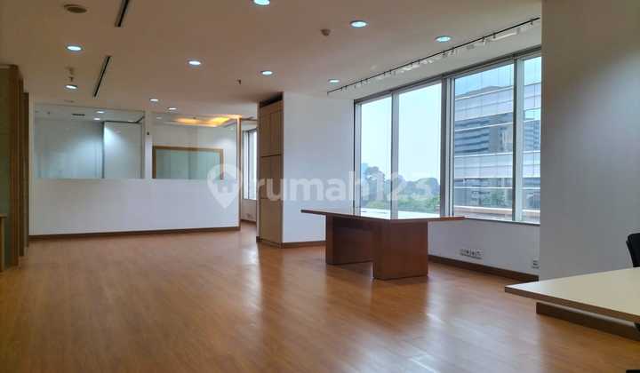 Office Space Ada 9 Ruangan di Menara Sudirman Semi Furnished
