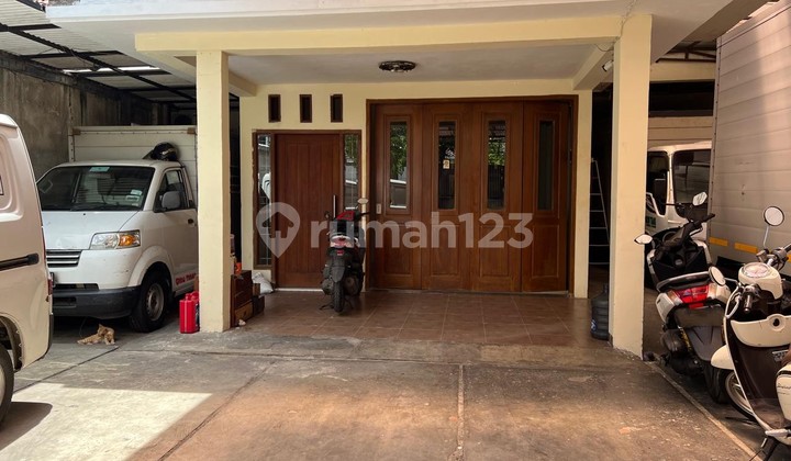 House for Sale in Pondok Labu Area, Next to the Road, Suitable for Living and Business