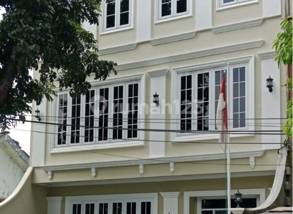 Dijual Brand New Townhouse American Classic Modern di Kav Dpr Jagakarsa