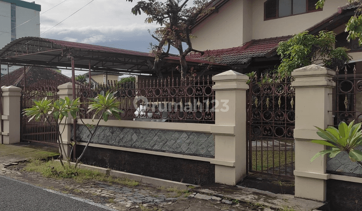 2 Bangunan Rumah Tinggal Dan Ex Resto Di Laweyan Solo 1