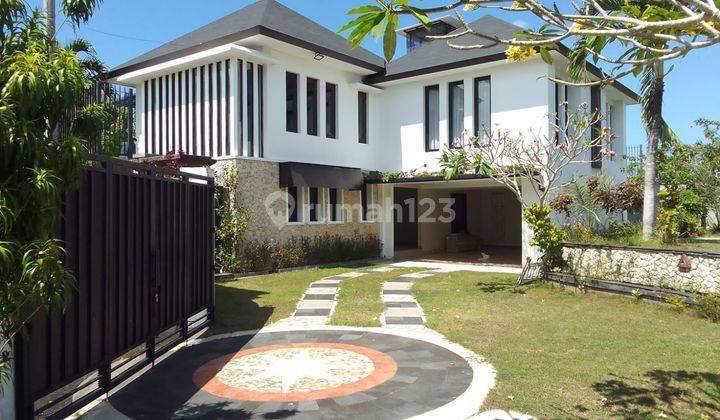 Villa Mewah Di Kuta Selatan Dengan Kolam Renang Dekat Pantai 1