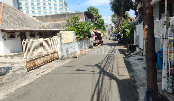 Dijual Cepat Rumah Tua Hitung Tanah Area Slipi Jakarta Barat