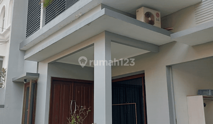 Rumah Tinggal 2 Lantai Dalam Komplek Area Pondok Indah 1