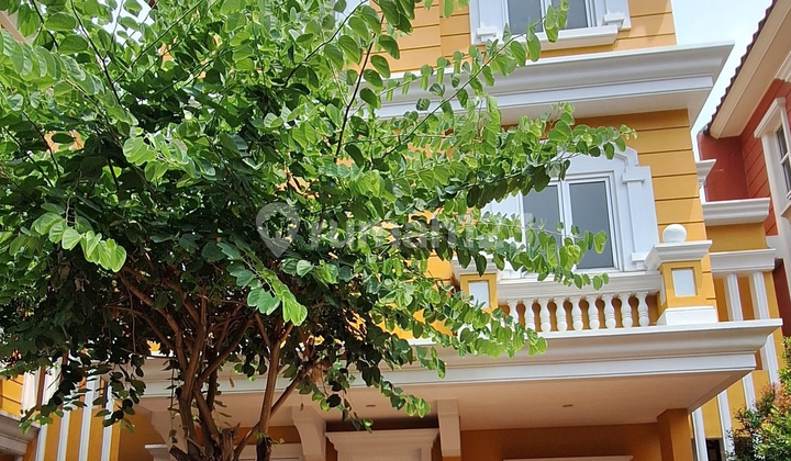 For Sale 3-Story House in Omaha Village Complex, Kelapa Dua For Sale 3-Story House in Omaha Village Complex, Kelapa Dua