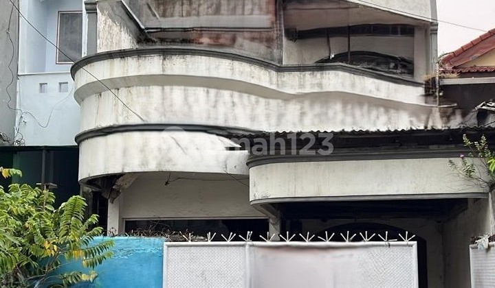 For Sale: House in Keagungan Area, Suitable for Boarding Houses