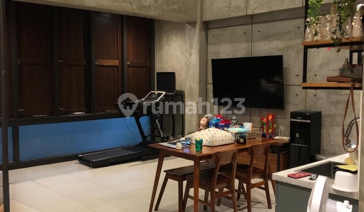 Dijual Cepat Rumah Bergaya Modern Industrial di Menteng Tebet