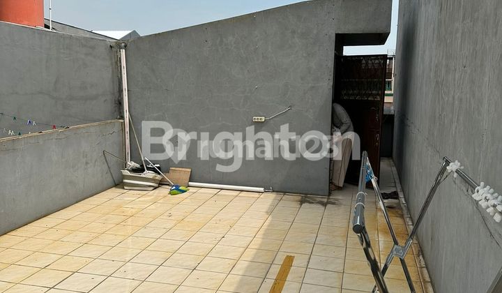 Jelambar Utama Sakti 3.5-Story House, Row for 2 Cars Wide, Shop House Model West Jakarta 2