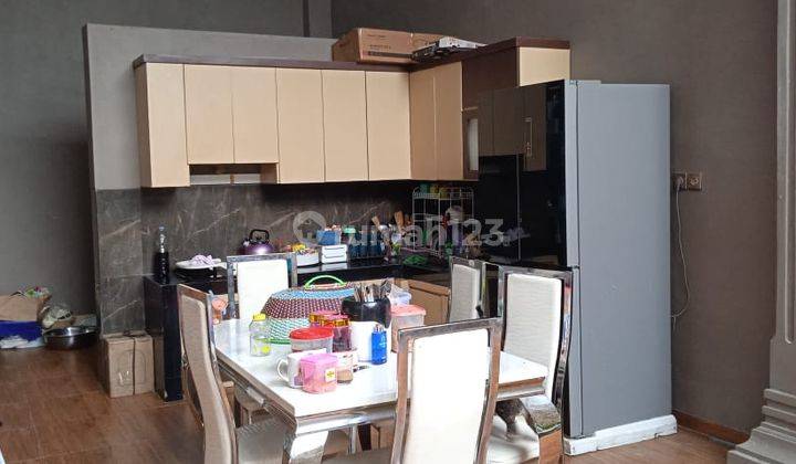 Dijual Rumah Mewah 3 Lantai (ada fasilitas kolam renang) di Jalan Rusa, Kedaton, Bandar Lampung 2