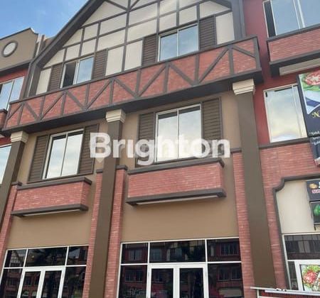 Rukan Lariviera Ruko La Riviera PIK2, near Tokyo Riverside, 3 floors with lake view