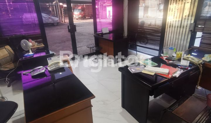 Gudang Daan Mogot 3000m2 Siap Pakai dan Ada kantor 3 Lantai Dekat KFC Indosiar Jakarta Barat Kontainer 40 feet