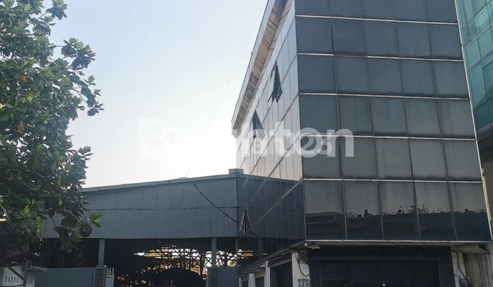 Gudang Daan Mogot 3000m2 Siap Pakai dan Ada kantor 3 Lantai Dekat KFC Indosiar Jakarta Barat Kontainer 40 feet