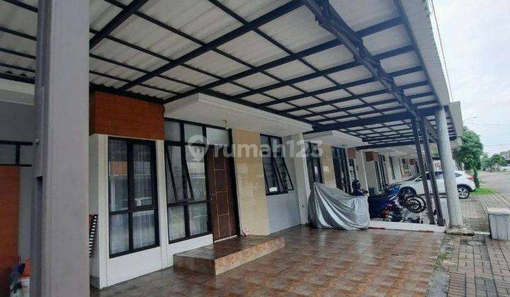 Dijual Rumah 1 Lantai Sudah Renovasi Belakang Semi Furnished di West Portofino Citra Raya 1