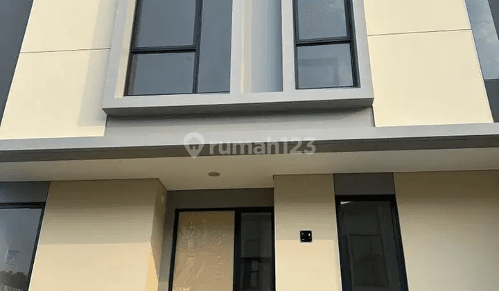 Disewakan rumah baru 2 lantai ada lemari dan kasur baru juga di Suvarna Respati 1