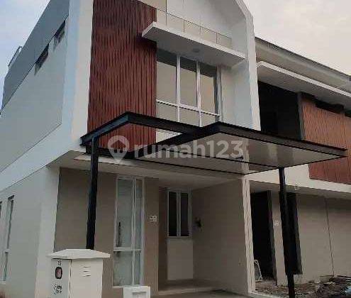 Disewakan Rumah 2,5 Lantai Dengan Rooftop Duo Talaga Bestari 1