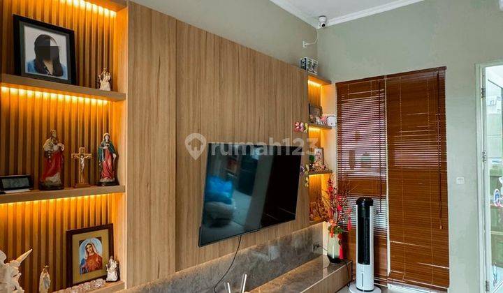 Dijual rumah semi furnished custom cantik renov masih fresh siap huni di Catriona Suvarna Sutera 1