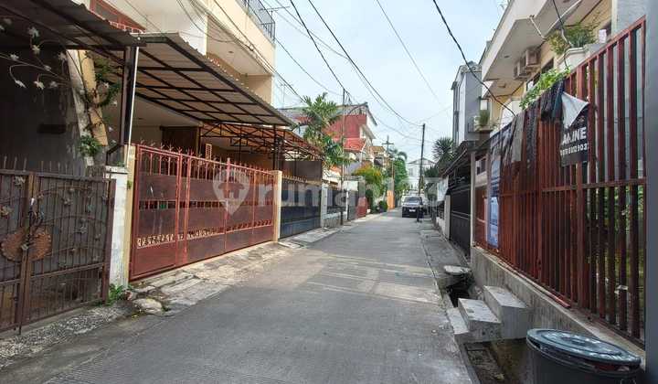 2-Story House in a Clean and Comfortable Complex in Tomang, West Jakarta 2