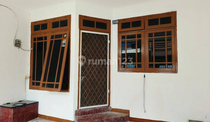 Rumah siap huni baru renov dlm kompleks di tomang