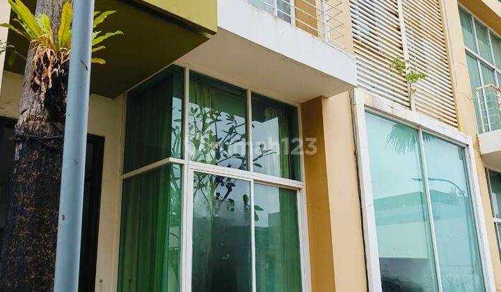 Townhouse with pool Full Furnished, Bagus, Siap Huni, di De Oaze Tomang, Jakarta Barat 1