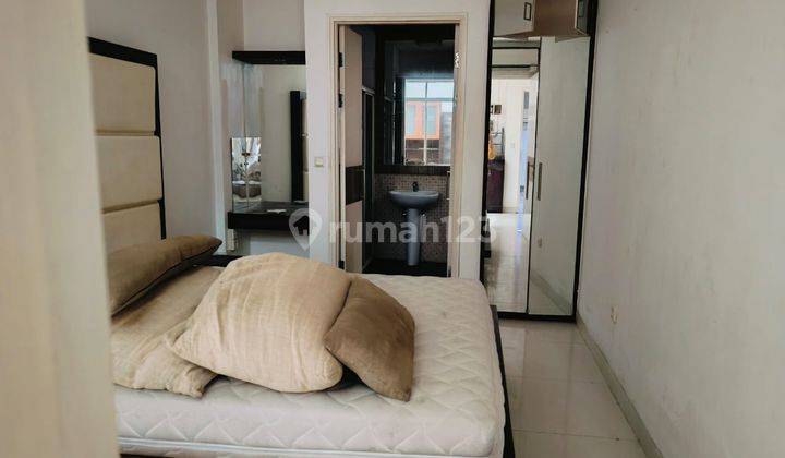 Townhouse with pool Full Furnished, Bagus, Siap Huni, di De Oaze Tomang, Jakarta Barat 2