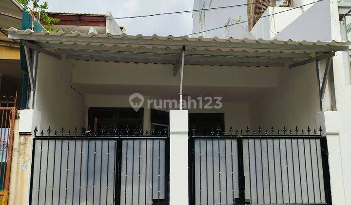 Rumah siap huni baru renov dlm kompleks di tomang
