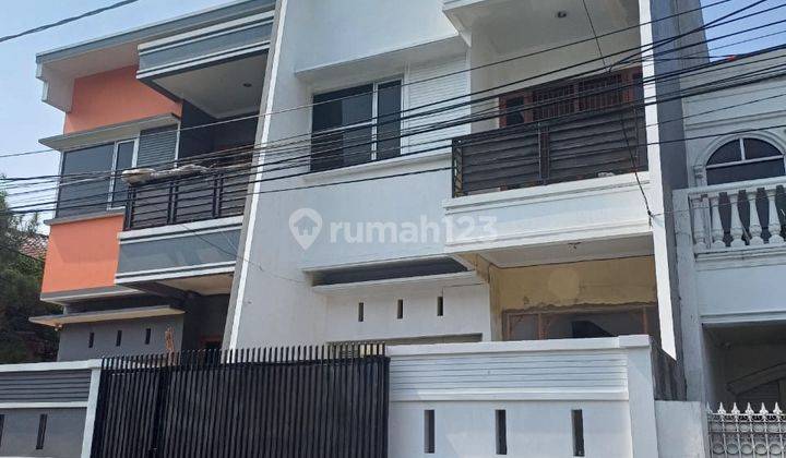 Rumah Sewa Bagus di Jalan Utama, Tomang, Jakarta Barat 1