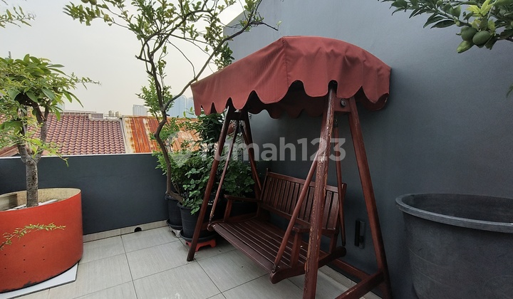 Rumah Bagus Jual Full Furnished di Tomang Rumah Bagus Jual Full Furnished di Tomang