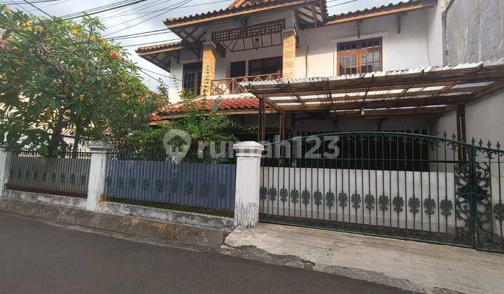 Hook House Spacious Inside Complex in Tomang, West Jakarta 2