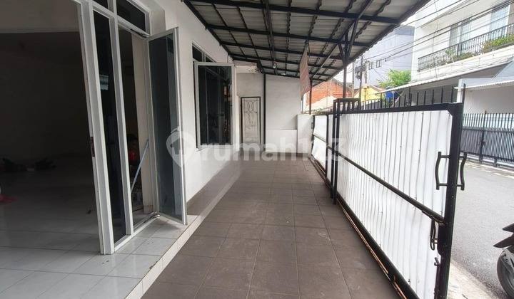 For Rent Newly Renovated House Ready to Occupy Location in a Strategic Complex in Tomang, West Jakarta 2
